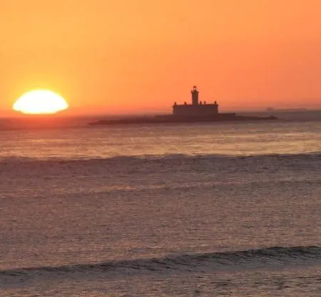 Getwet Surfcamp Ii Hostel Costa da Caparica