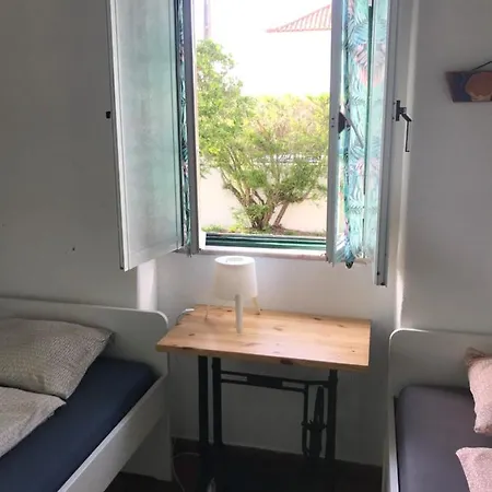 Getwet Surfcamp Ii Hostel Costa da Caparica